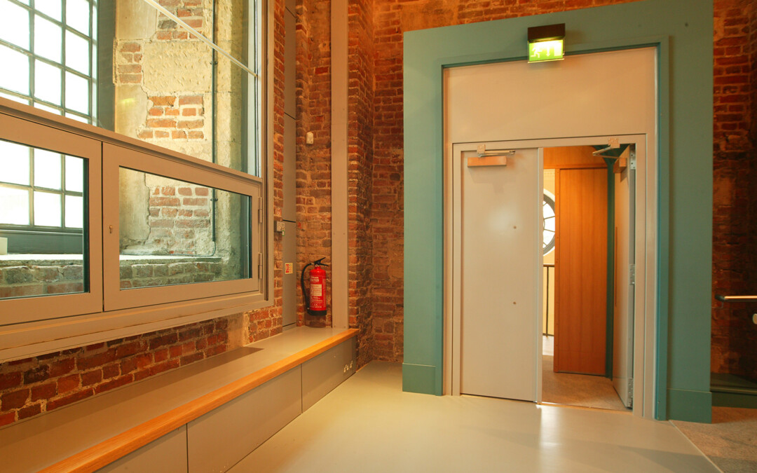 Schallschutztüren und -verglasungen